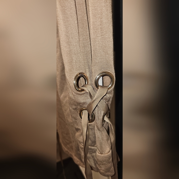 New York & Company Dreamy Fleece Off-The-Shoulder Lace-Up Cuff Top XS Coco Beach - Picture 4 of 6